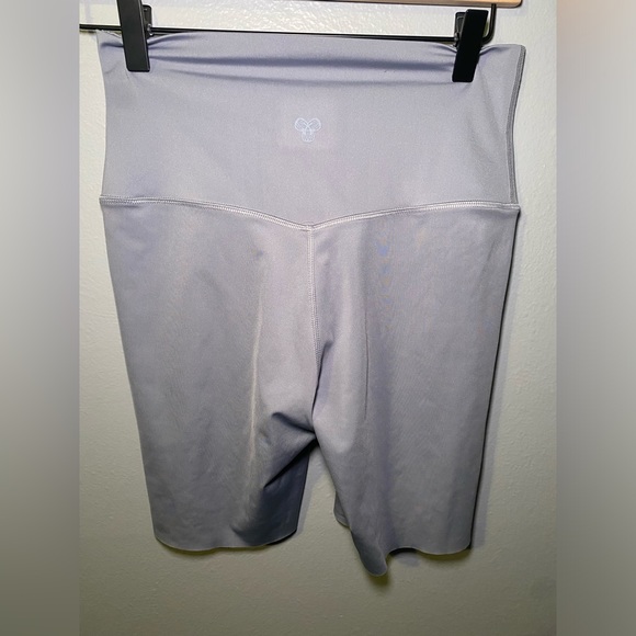 TNA Sleek Bike Shorts- Medium - Picture 2 of 2